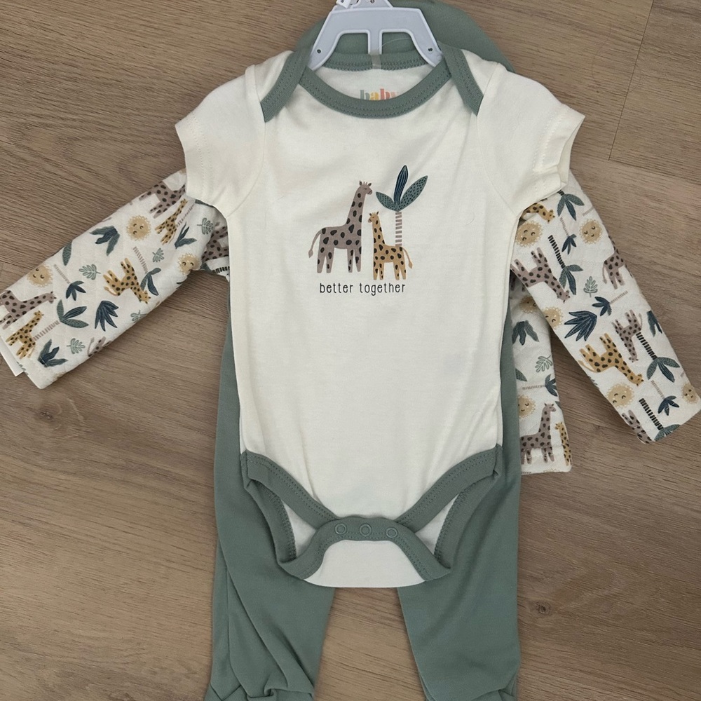 Baby Bodysuit Set with Giraffe Print - Cream and Green